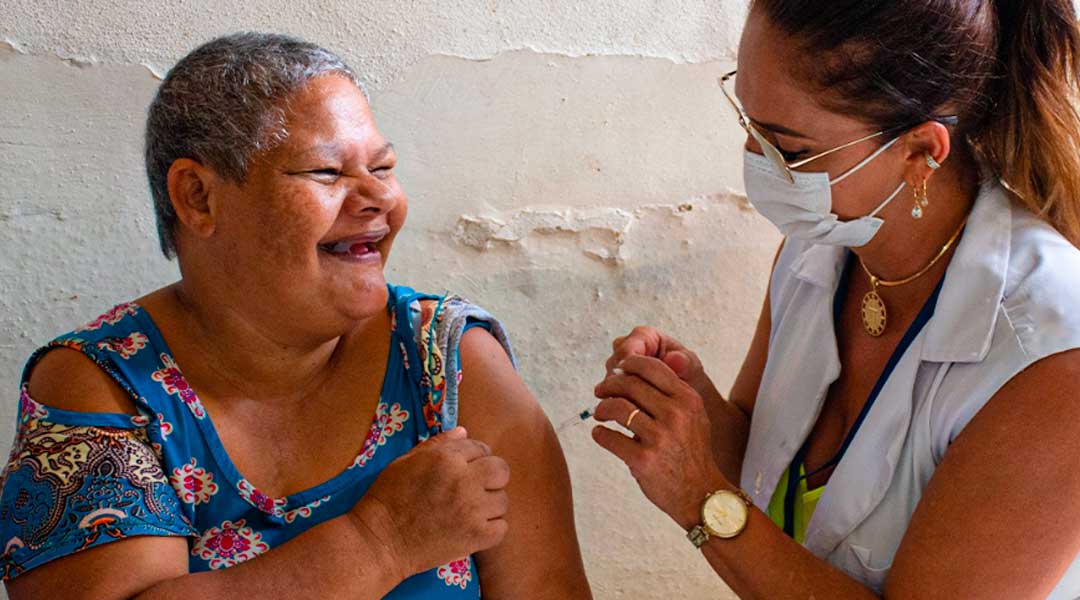 Vacinação na Associação Luiza de Marilac “Lar dos Idosos”